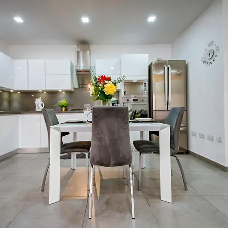 Literally 10 Minutes Away From Valletta Appartement Santa Vennera
