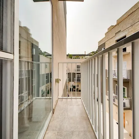 Literally 10 Minutes Away From Valletta * Santa Vennera